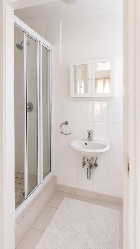 To Let 2 Bedroom Property for Rent in Somerset West Western Cape